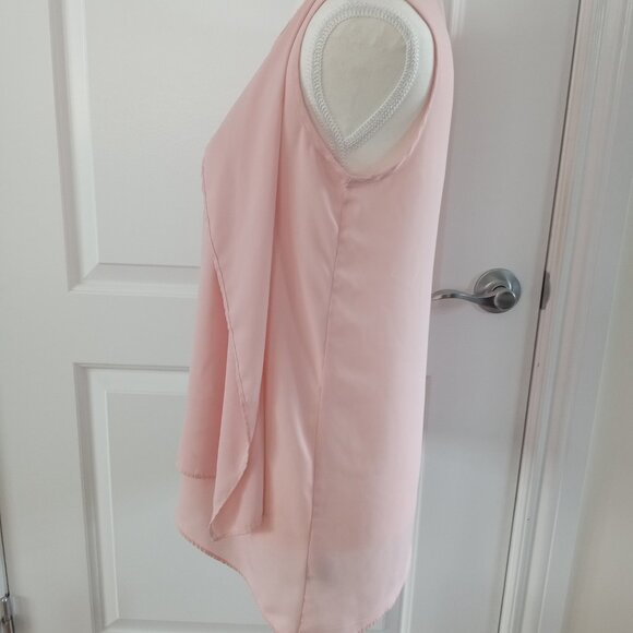 🌺** Any 2 For 15$**🌺 Kenneth Cole Pink Asymmetrical Blouse - Picture 3 of 12